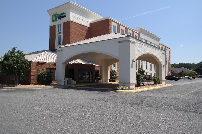 Holiday Inn Express Fredericksburg - Southpoint, An Ihg Hotel Bagian luar foto