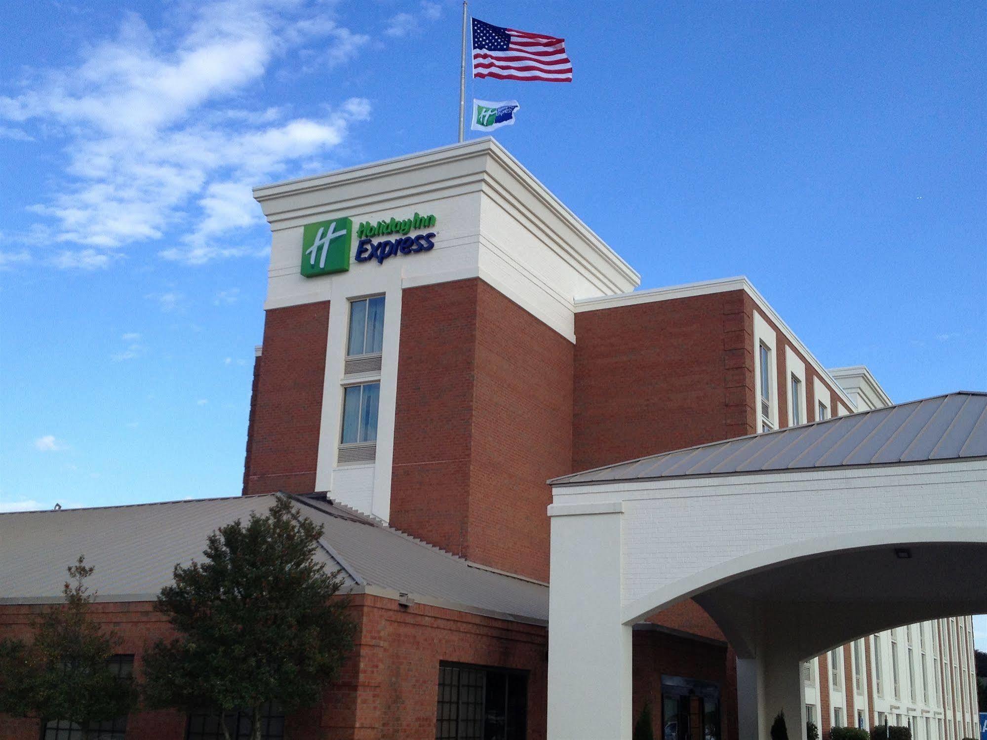 Holiday Inn Express Fredericksburg - Southpoint By Ihg Bagian luar foto