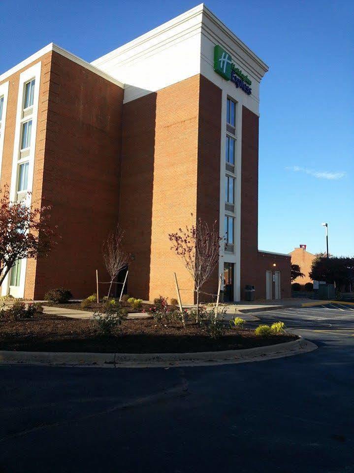 Holiday Inn Express Fredericksburg - Southpoint, An Ihg Hotel Bagian luar foto