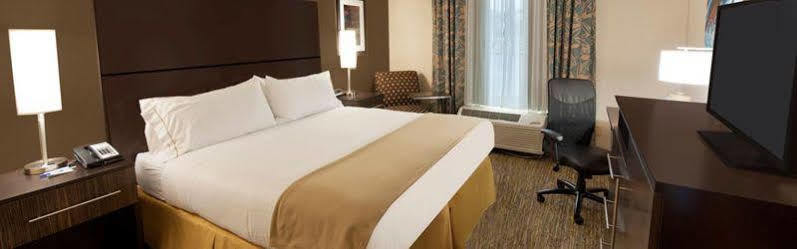 Holiday Inn Express Fredericksburg - Southpoint By Ihg Bagian luar foto